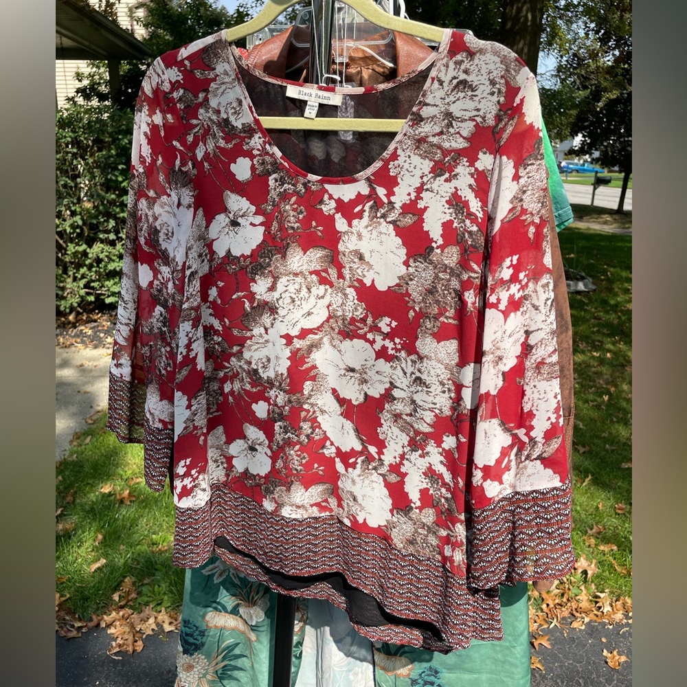 Erin London Red and White Floral Blouse